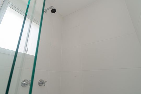 Banheiro de kitnet/studio para alugar com 1 quarto, 27m² em Bela Vista, São Paulo