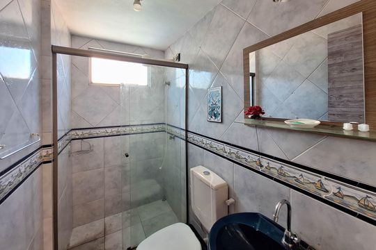 Banheiro de apartamento para alugar com 2 quartos, 50m² em Engenhoca, Niterói