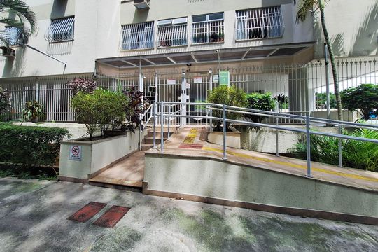 Fachada de apartamento para alugar com 2 quartos, 50m² em Engenhoca, Niterói