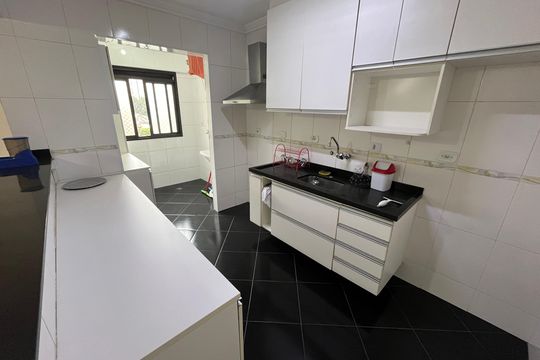 Cozinha de apartamento para alugar com 2 quartos, 68m² em Jardim Maria Rosa, Taboão da Serra