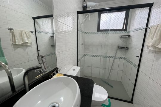 Banheiro de apartamento para alugar com 2 quartos, 68m² em Jardim Maria Rosa, Taboão da Serra