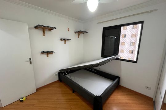 Quarto 2 de apartamento para alugar com 2 quartos, 68m² em Jardim Maria Rosa, Taboão da Serra