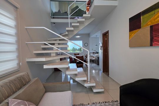 Casa de Condomínio para alugar com 3 quartos, 223m² em Dos Ipês, Vespasiano