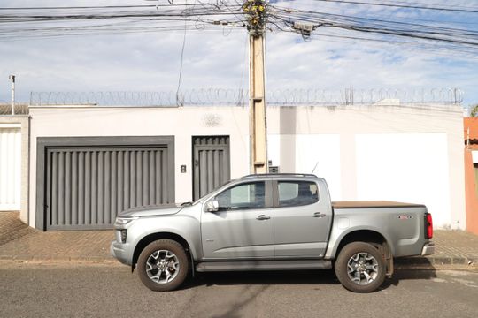Fachada de casa para alugar com 3 quartos, 160m² em Santa Mônica, Uberlândia