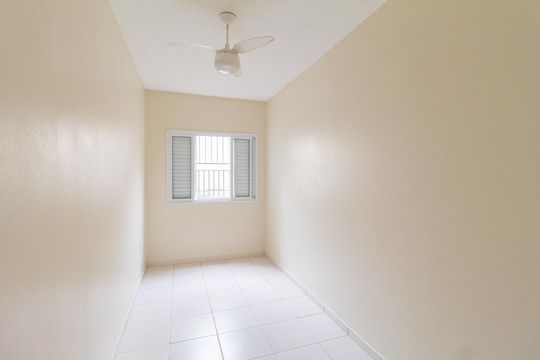 Quarto 1 de apartamento para alugar com 2 quartos, 50m² em Jardim Guiomar, Carapicuíba