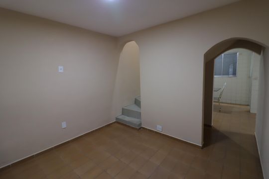 Sala de casa para alugar com 4 quartos, 172m² em Vila Osasco, Osasco