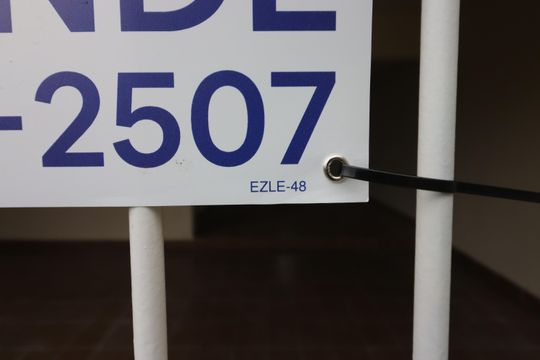 Placa  de casa para alugar com 4 quartos, 172m² em Vila Osasco, Osasco
