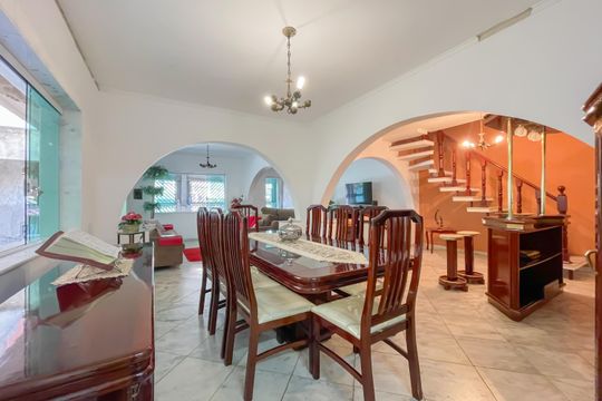 Sala de casa à venda com 3 quartos, 331m² em Bela Vista, Osasco