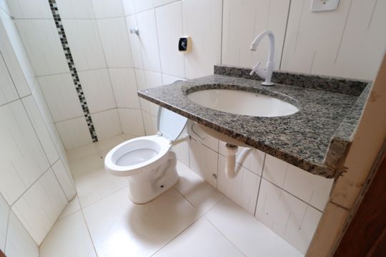 Banheiro Social de apartamento para alugar com 2 quartos, 45m² em Jardim Ipanema, Uberlândia