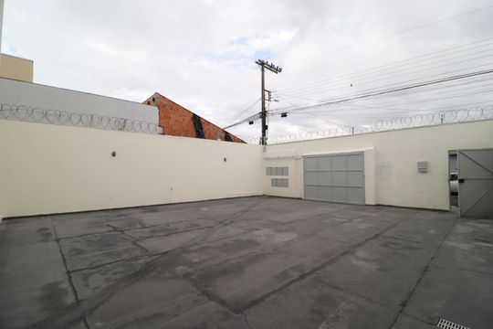 Estacionamento de apartamento para alugar com 2 quartos, 45m² em Jardim Ipanema, Uberlândia