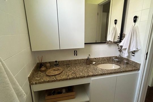 Banheiro de apartamento para alugar com 2 quartos, 86m² em Auxiliadora, Porto Alegre