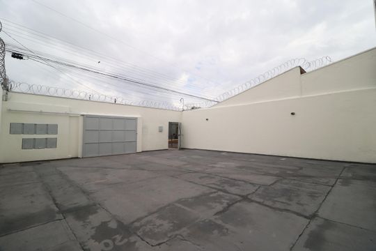 Estacionamento de apartamento para alugar com 2 quartos, 45m² em Jardim Ipanema, Uberlândia