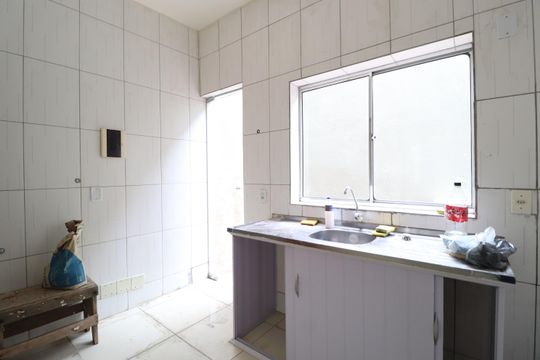 Cozinha de apartamento para alugar com 2 quartos, 45m² em Jardim Ipanema, Uberlândia