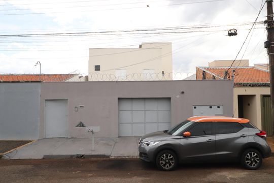 Fachada de apartamento para alugar com 2 quartos, 45m² em Jardim Ipanema, Uberlândia