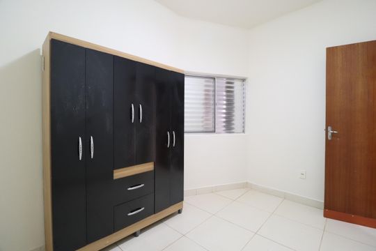 Quarto 1 de apartamento para alugar com 2 quartos, 45m² em Jardim Ipanema, Uberlândia