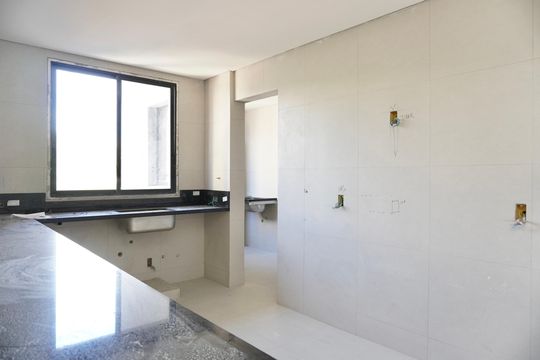 Cozinha  de apartamento à venda com 4 quartos, 156m² em Santo Antônio, Belo Horizonte