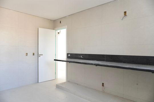 Cozinha  de apartamento à venda com 4 quartos, 156m² em Santo Antônio, Belo Horizonte