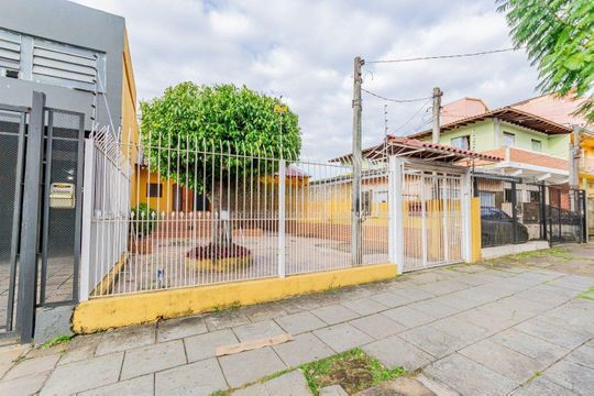 Fachada de casa para alugar com 2 quartos, 112m² em São José, Porto Alegre