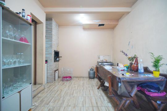 Garagem de casa à venda com 3 quartos, 700m² em Rondônia, Novo Hamburgo
