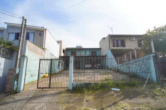 Fachada de casa à venda com 3 quartos, 700m² em Rondônia, Novo Hamburgo