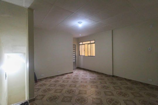 Sala de casa para alugar com 4 quartos, 300m² em Parque Santo Eduardo, São Paulo