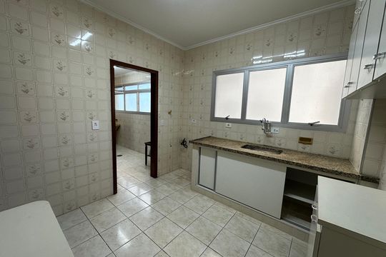 Cozinha de apartamento para alugar com 2 quartos, 95m² em Itararé, São Vicente