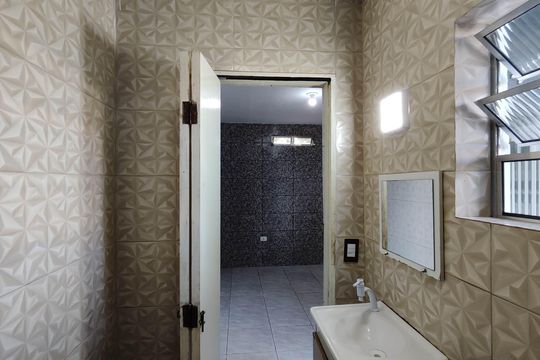 Banheiro de casa para alugar com 1 quarto, 44m² em Vila Alayde, Ferraz de Vasconcelos