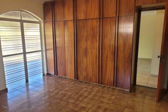 Quarto de casa de condomínio para alugar com 3 quartos, 300m² em Jardim Atlatico, Goiânia