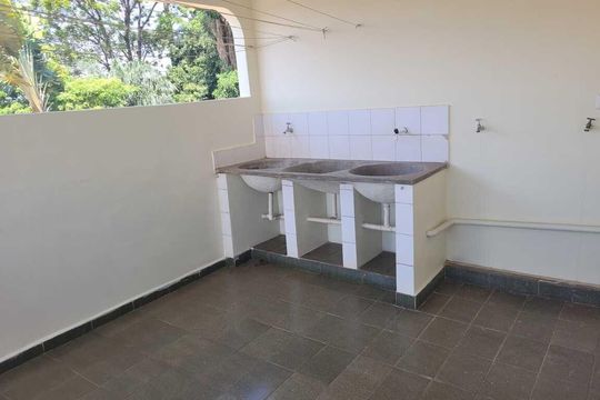 Área de serviço de casa de condomínio para alugar com 3 quartos, 300m² em Jardim Atlatico, Goiânia