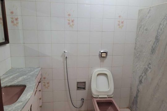 Banheiro social de casa de condomínio para alugar com 3 quartos, 300m² em Jardim Atlatico, Goiânia