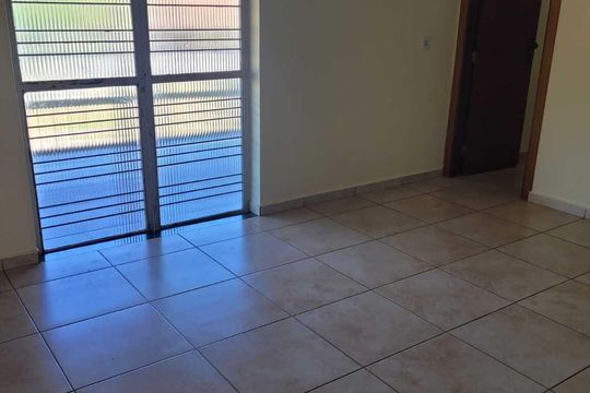 Sala de casa de condomínio para alugar com 3 quartos, 300m² em Jardim Atlatico, Goiânia