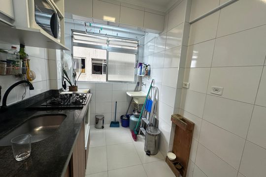 Cozinha de apartamento para alugar com 1 quarto, 32m² em Centro, São Vicente
