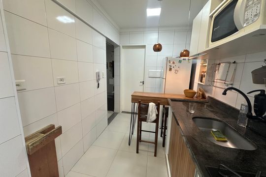 Cozinha de apartamento para alugar com 1 quarto, 32m² em Centro, São Vicente