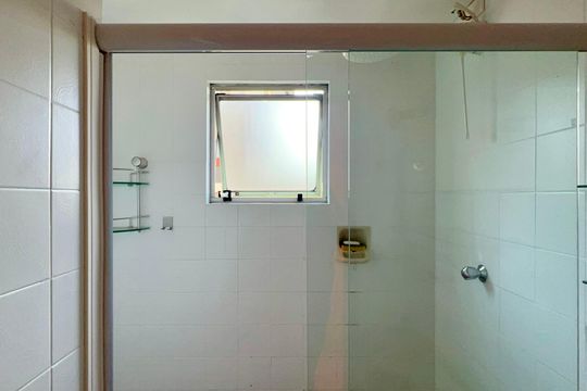Banheiro de apartamento à venda com 1 quarto, 40m² em Pinheiros, São Paulo