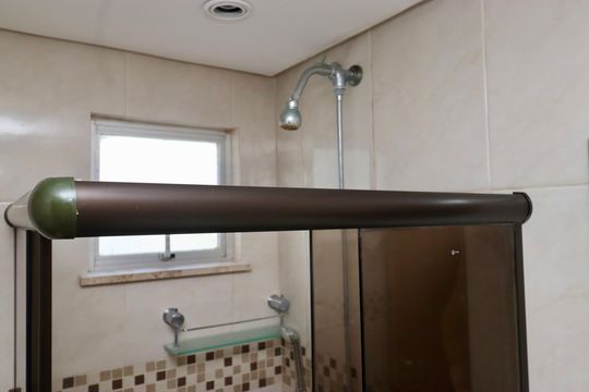 Banheiro Social de apartamento para alugar com 3 quartos, 82m² em Itaigara, Salvador