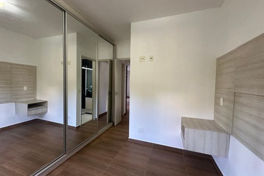 Suíte de apartamento à venda com 2 quartos, 68m² em Jardim Tupanci, Barueri