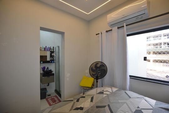 Quarto 1 Suite de casa para alugar com 2 quartos, 200m² em Vila Valqueire, Rio de Janeiro