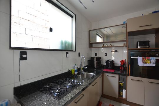 Cozinha de casa à venda com 2 quartos, 70m² em Vila Valqueire, Rio de Janeiro