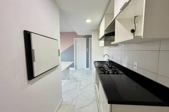 Cozinha de apartamento para alugar com 1 quarto, 42m² em Jardim do Salso, Porto Alegre