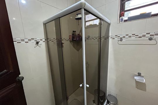 Banheiro de casa para alugar com 3 quartos, 105m² em Anchieta, Nilópolis