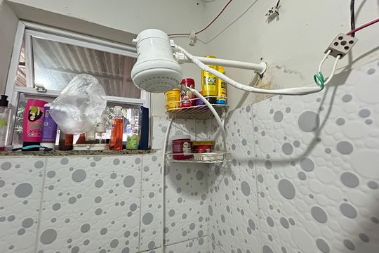 Banheiro de casa para alugar com 2 quartos, 52m² em Anchieta, Nilópolis