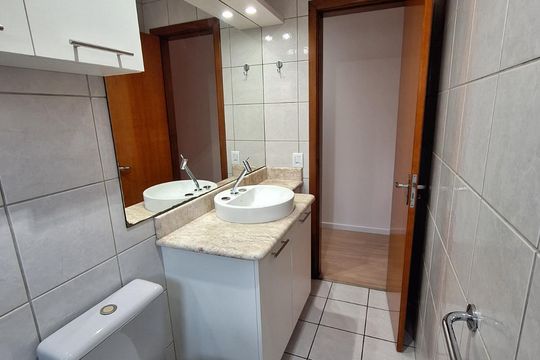 Banheiro social de apartamento para alugar com 2 quartos, 77m² em Nossa Senhora das Gracas, Canoas