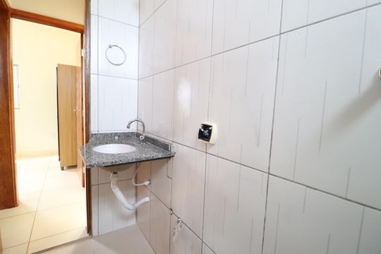 Banheiro Social de apartamento para alugar com 2 quartos, 45m² em Jardim Ipanema, Uberlândia
