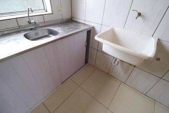 Cozinha e Área de Serviço de apartamento para alugar com 2 quartos, 45m² em Jardim Ipanema, Uberlândia