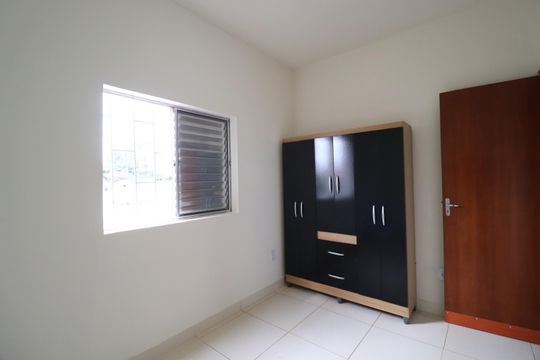 Quarto 1 de apartamento para alugar com 2 quartos, 45m² em Jardim Ipanema, Uberlândia