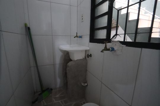 Lavanderia de casa para alugar com 1 quarto, 45m² em Jardim Santa Teresinha, São Paulo