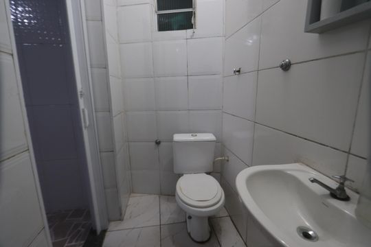 Banheiro de casa para alugar com 1 quarto, 45m² em Jardim Santa Teresinha, São Paulo