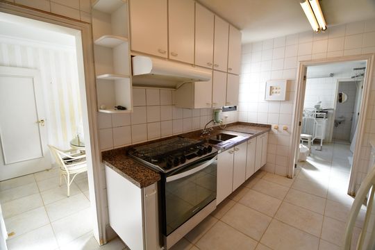 Cozinha de apartamento à venda com 3 quartos, 380m² em Cambuí, Campinas