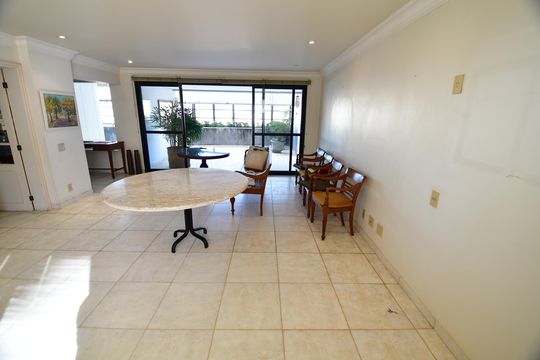 Sala de apartamento à venda com 3 quartos, 380m² em Cambuí, Campinas