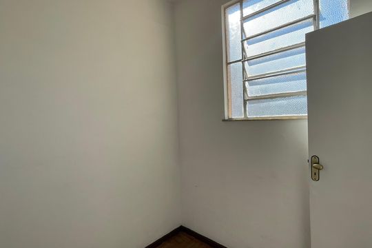 Quarto de serviço de apartamento à venda com 2 quartos, 80m² em Jardim Guanabara, Rio de Janeiro